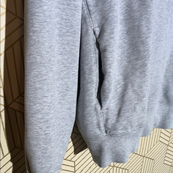 Uniqlo Light Gray Sweatshirt - Picture 4 of 5